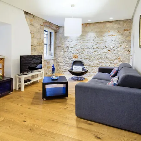 Atemberaubendes Altstadtapartment Mit Privater Terasse, Aussendusche - Nur 500 Meter Zum Apartment Rovinj