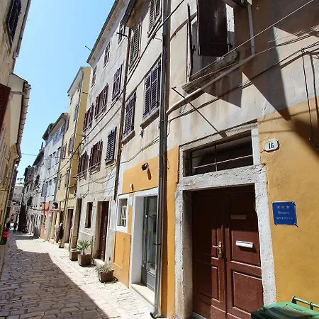 Atemberaubendes Altstadtapartment Mit Privater Terasse, Aussendusche - Nur 500 Meter Zum شقة *