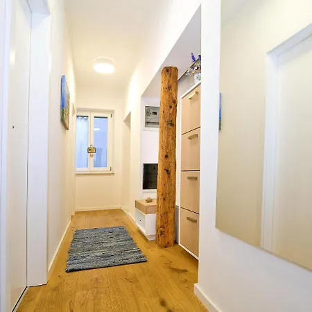 Atemberaubendes Altstadtapartment Mit Privater Terasse, Aussendusche - Nur 500 Meter Zum *