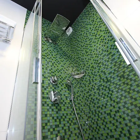 شقة Atemberaubendes Altstadtapartment Mit Privater Terasse, Aussendusche - Nur 500 Meter Zum روفينج