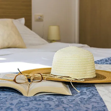 Atemberaubendes Altstadtapartment Mit Privater Terasse, Aussendusche - Nur 500 Meter Zum روفينج