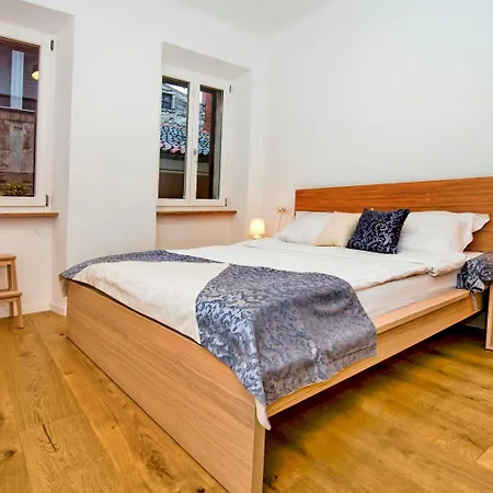Atemberaubendes Altstadtapartment Mit Privater Terasse, Aussendusche - Nur 500 Meter Zum * Rovinj