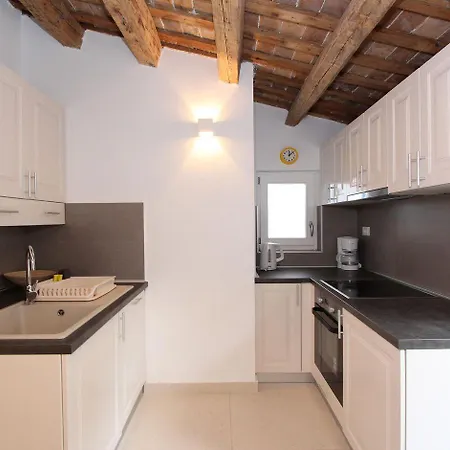 Atemberaubendes Altstadtapartment Mit Privater Terasse, Aussendusche - Nur 500 Meter Zum Apartment Rovinj