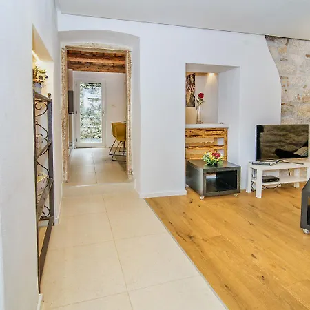 Atemberaubendes Altstadtapartment Mit Privater Terasse, Aussendusche - Nur 500 Meter Zum Apartment Rovinj