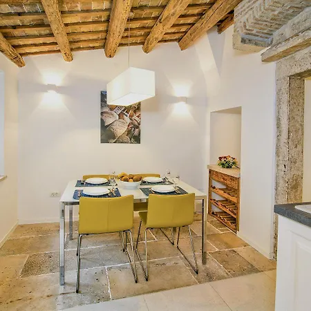 Atemberaubendes Altstadtapartment Mit Privater Terasse, Aussendusche - Nur 500 Meter Zum Apartment Rovinj
