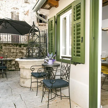 Atemberaubendes Altstadtapartment Mit Privater Terasse, Aussendusche - Nur 500 Meter Zum * Rovinj