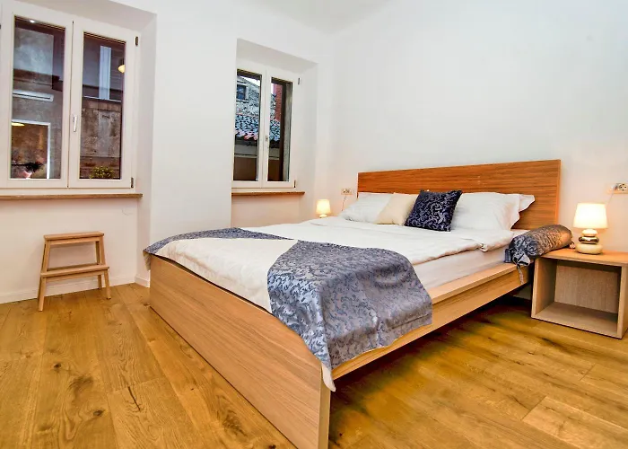 Atemberaubendes Altstadtapartment Mit Privater Terasse, Aussendusche - Nur 500 Meter Zum * Rovigno